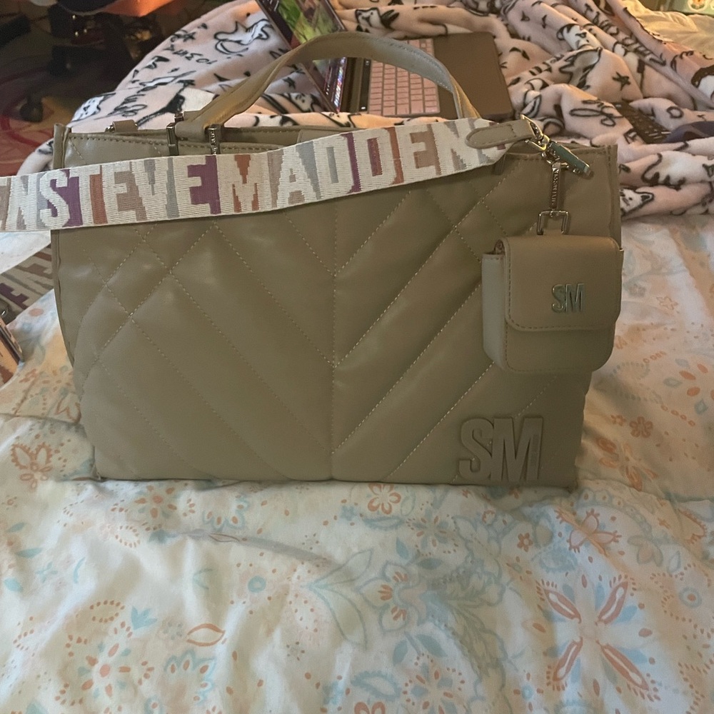 WHAT IS THE NAME OF THIS PURSE?